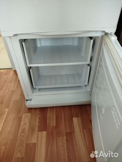 Холодильник бу indesit