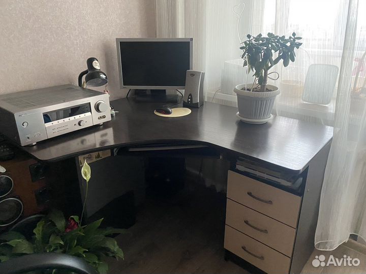 Компьютерный стол