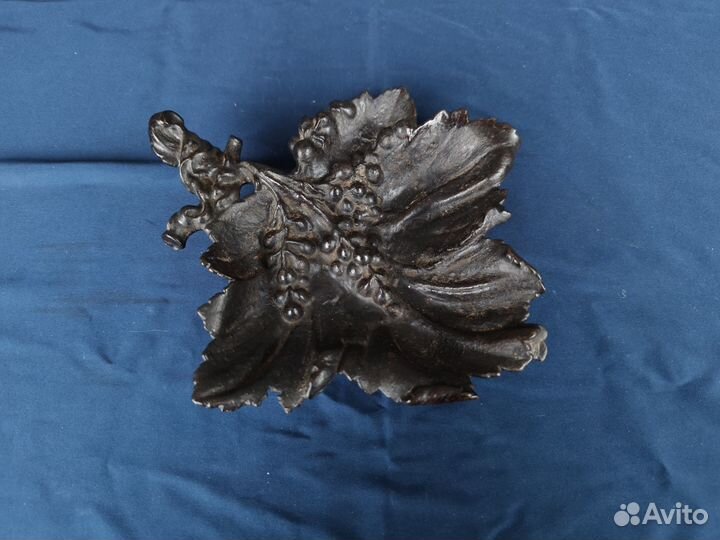 Пепельница Лист смородины с ягодами. Старая