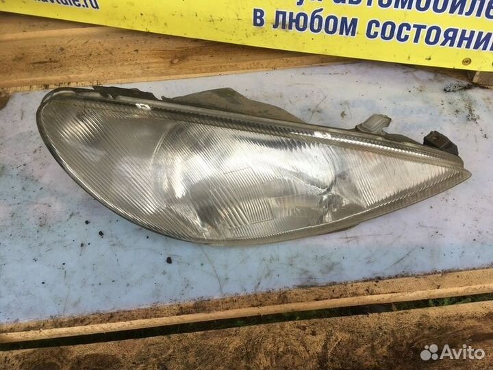 Фара передняя правая Peugeot 206