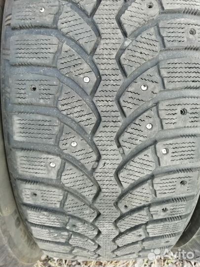 Bridgestone Blizzak Spike-01 215/55 R16 93T