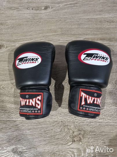 Боксерские перчатки Twins
