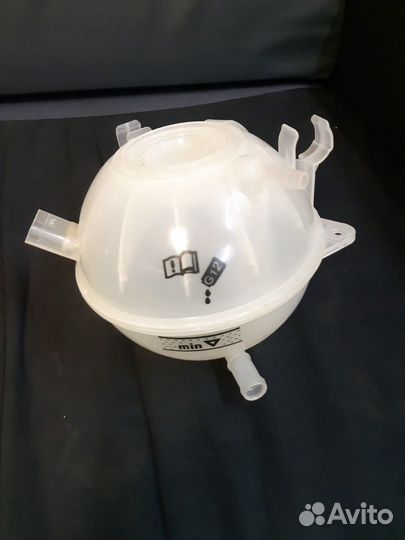 Бачок ож Jetta Golf Octavia