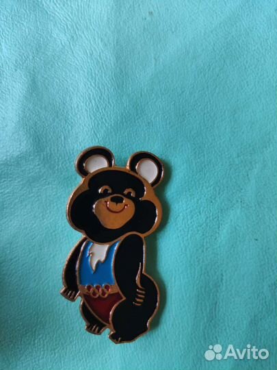 Значок Олимпийский мишка. Талисман Олимпиады 1980