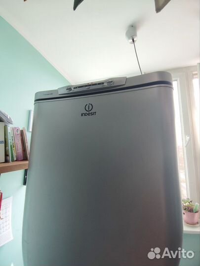 Холодильник бу Indesit C240