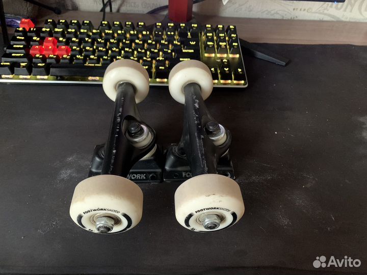 Подвески с колесами для скейта