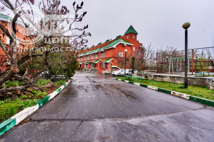 Таунхаус 275,5 м² на участке 1 сот.