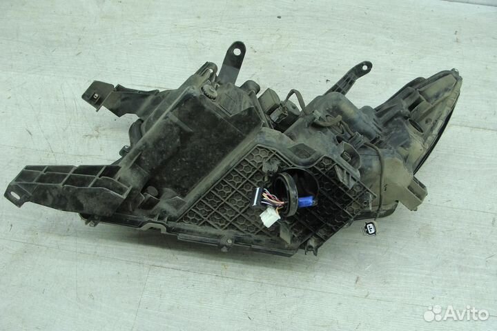 Фара правая Toyota Land Cruiser