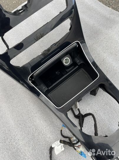 Центральная консоль Mercedes-Benz W205 X253