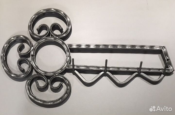 Вешалка в виде ключа