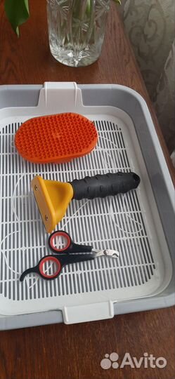 Переноска, лоток,щетки, ножницы для ногтей