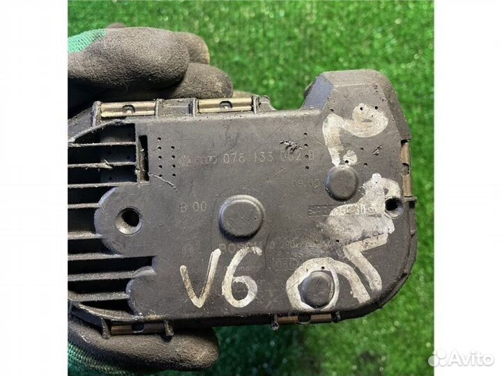 Заслонка дроссельная Audi A4 2001