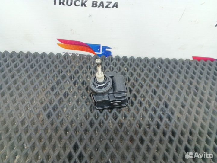 Моторчик корректора фары левый