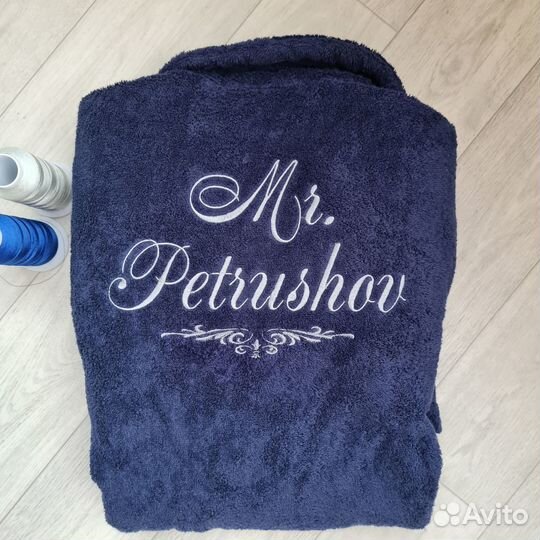 Махровый халат с вышивкой