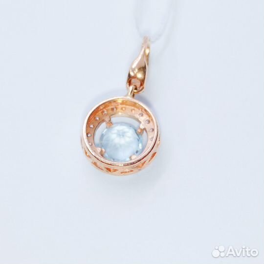 Золотая подвеска с камнем