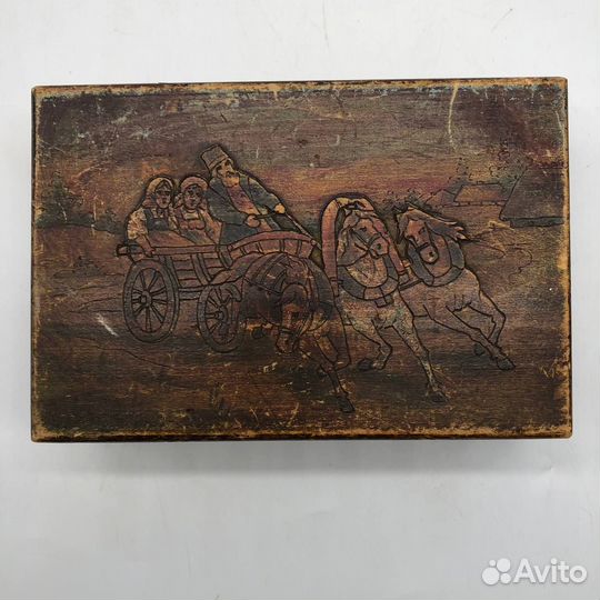 Старинная шкатулка 