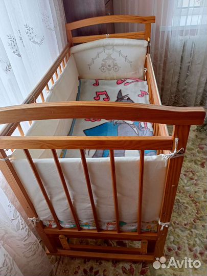 Детская кроватка, стульчик детский