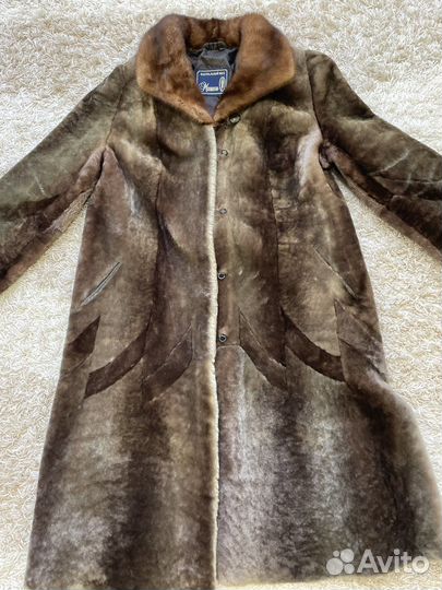 Мутоновая шуба с норковым воротником
