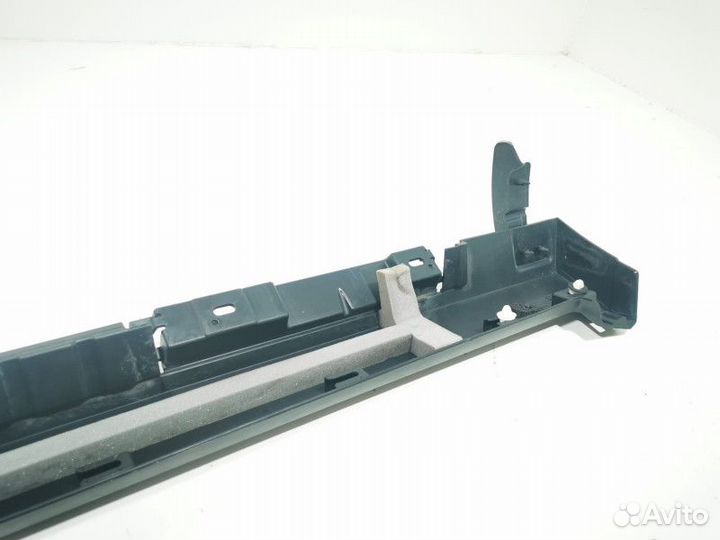 Накладка на порог левая Land Rover LR092654