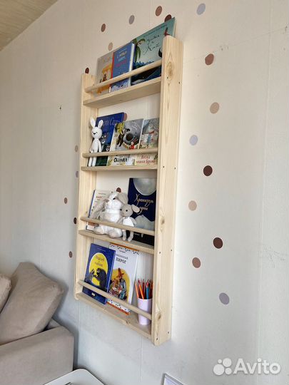 Полка Монтессори в детскую для книг. Массив