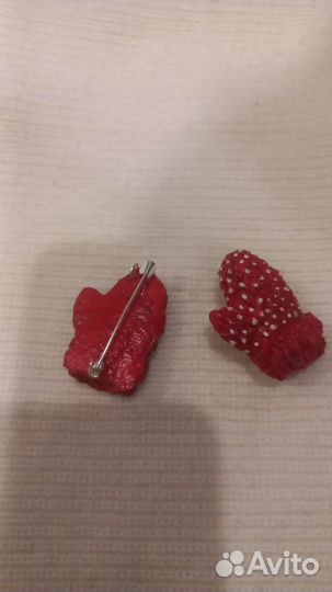 Брошка руковички