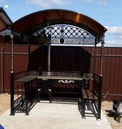 Мангал с крышей