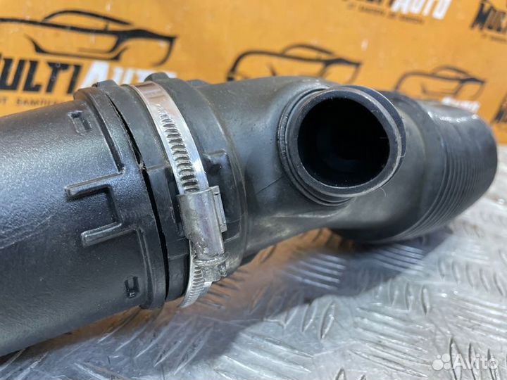 Патрубок воздушного фильтра левый Land Rover Range