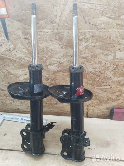 Стойки тайота калдина 190к передние