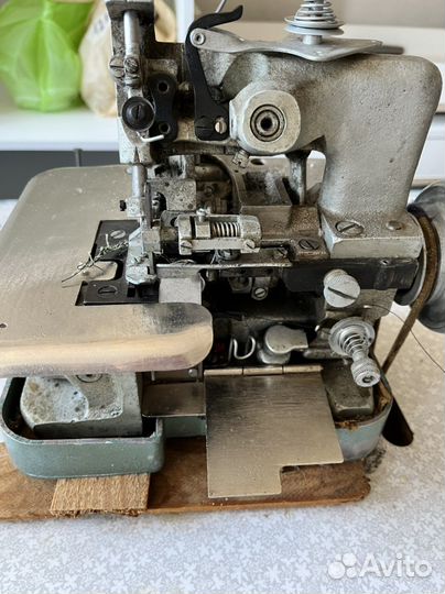 Оверлок промышленный 51 класс со столом