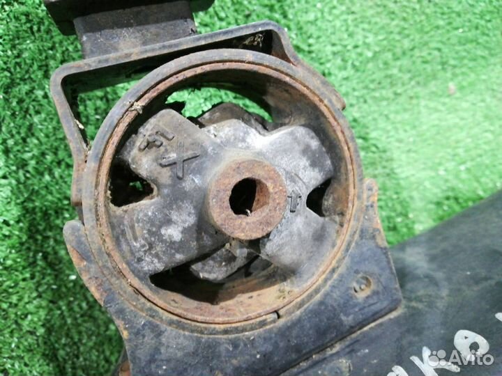 Кронштейн кпп Toyota Picnic 1