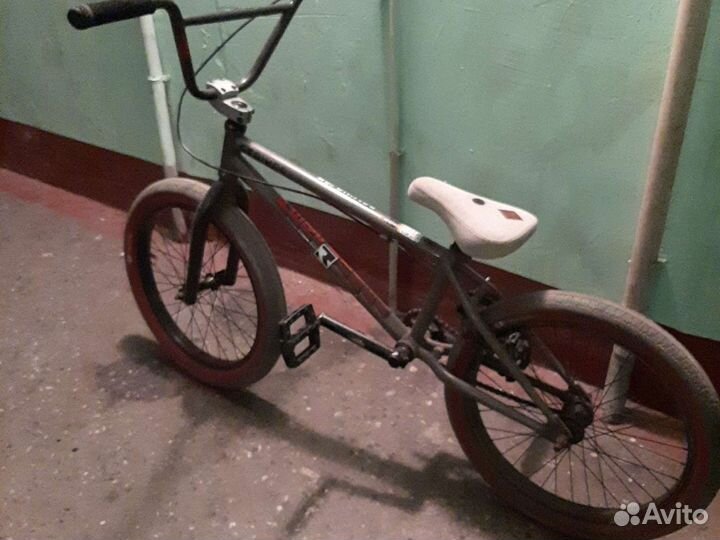 Велосипед бу bmw+гироскутер+скейт+ коньки хоккейн