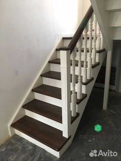 Лестница деревянная