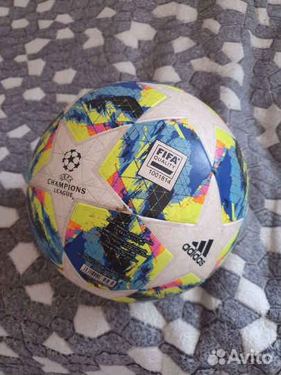 Футбольный мяч adidas