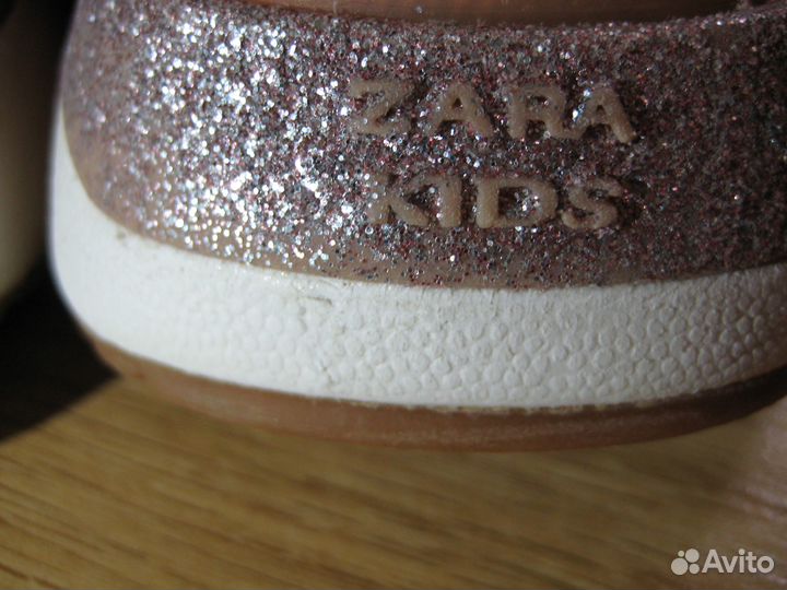 Кроссовки Zara