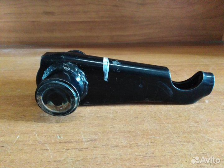 Кронштейн торсиона задний правый Mitsubishi Pajero