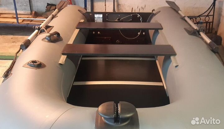 Лодка Пилот М-300