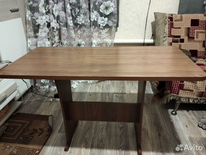 Кухонный стол