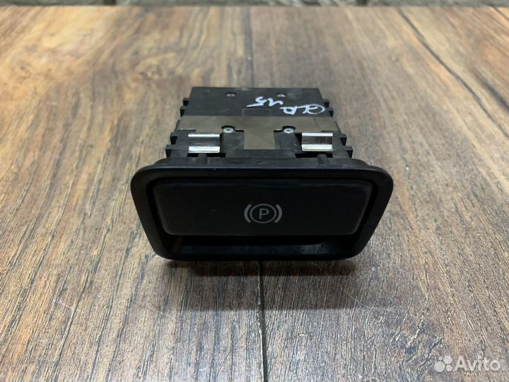 Mercedes Benz GLA Кнопка стояночного тормоза