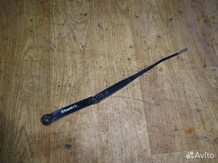 Поводок стеклоочистителя передний левый Mazda Tri