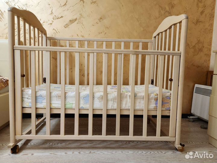 Детская кроватка