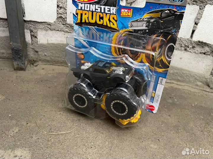 Hot wheels монстр трак Night shifter