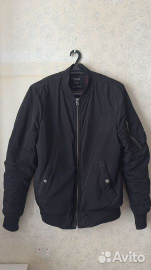 Мужской бомбер pull bear