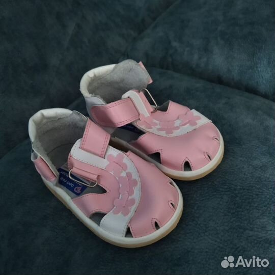 Сандали новые