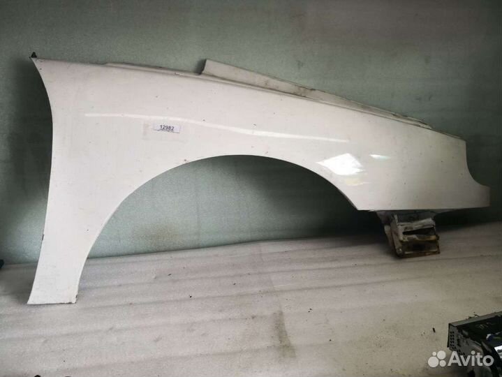 Крыло переднее правое Renault Laguna 1