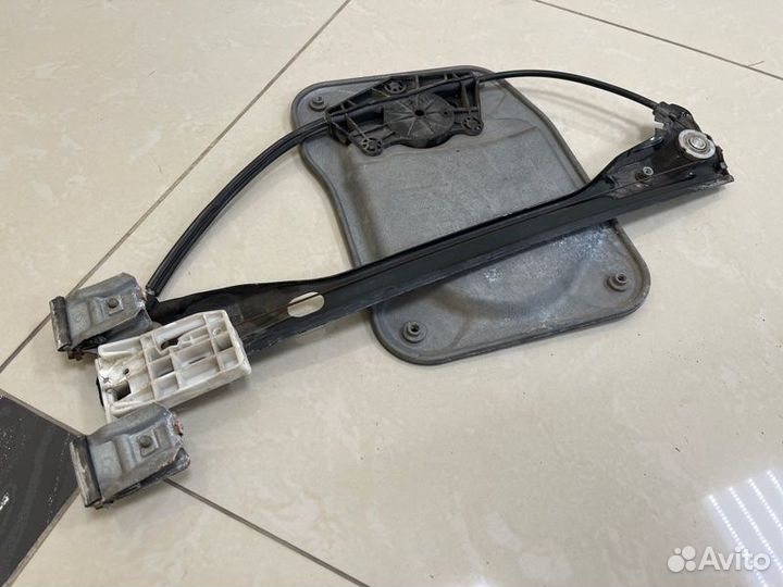 Стеклоподъемник передний правый Skoda Fabia 5J5