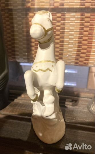 Статуэтка конь