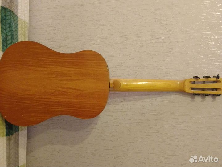 Акустическая гитара