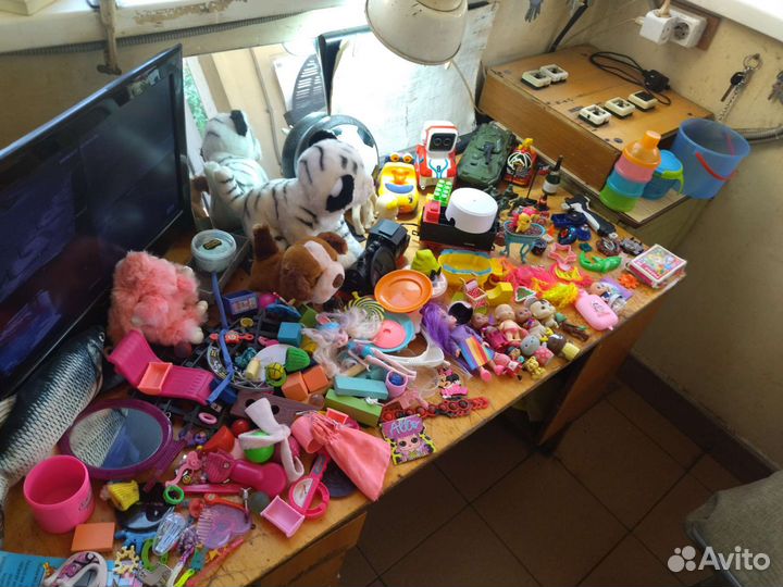 Много разных игрушек