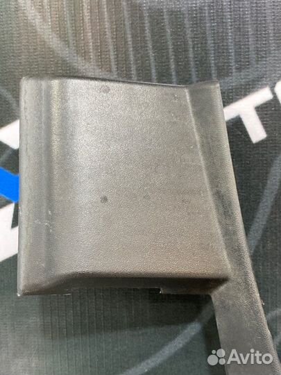 Пластик багажника левый Volkswagen Touareg 7L