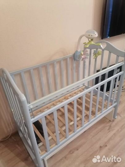 Кроватка с маятником